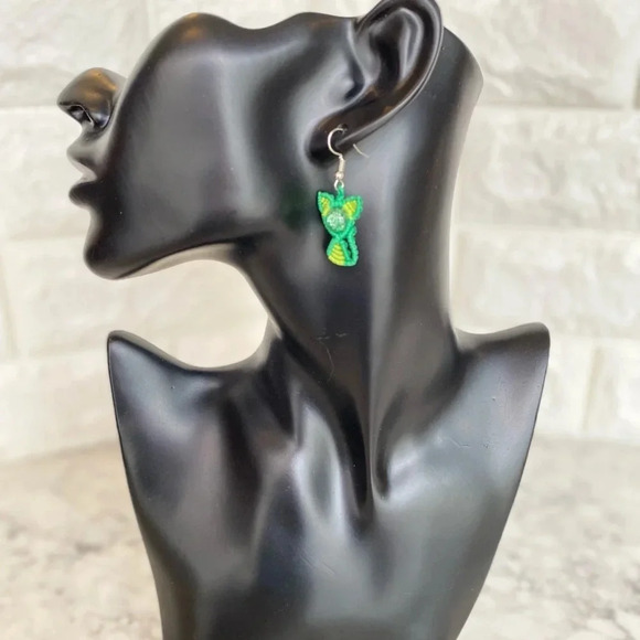 Handmade Macrame Earring - Picture 1 of 4